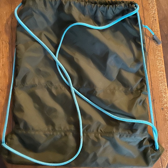 THE NORTH FACE Drawstring Gym Travel Bag Backpack Sling Pouch with Zip Pocket!!! - Picture 2 of 12